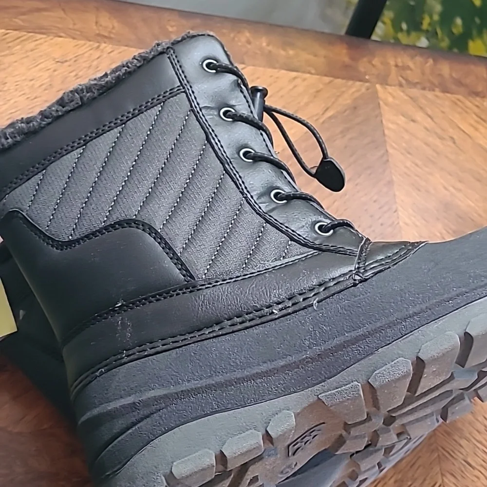 NWT! All in Motion Boys 2 Skylar Black waterproof winter faux fur snow boots